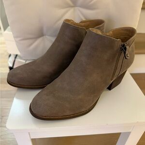 Women's Tan Ankle Boots - Life Stride 8.5M